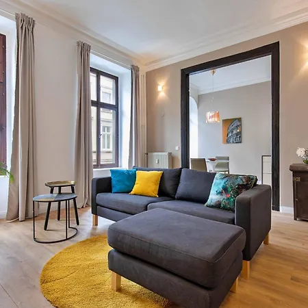 Apartment Luisenstrasse - Exklusives Wohnen In Der Beletage *